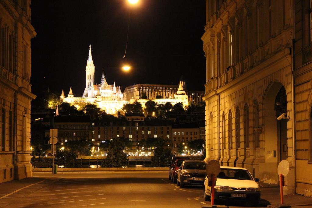 Parliment Luxury Apartment Budapest Bagian luar foto